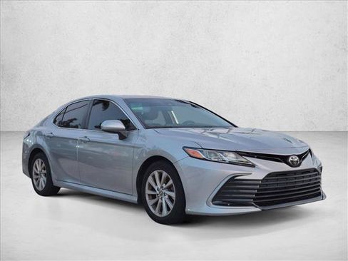 Used 2022 Toyota Camry LE FWD image 2