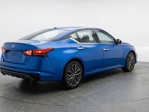 Used 2025 Nissan Altima 2.5 SV image 9