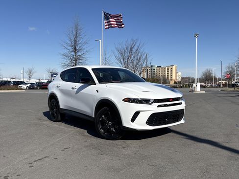 Used 2024 Dodge Hornet GT w/ GT Blacktop Package image 2