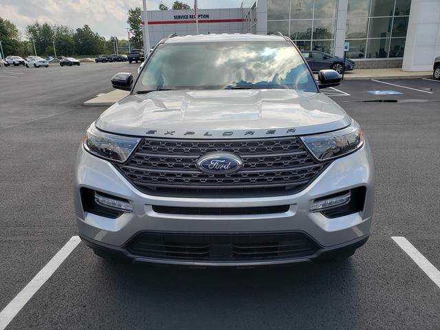 Used 2023 Ford Explorer XLT w/ Equipment Group 202A AWD/4WD image 2