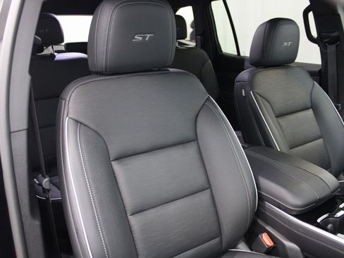 Used 2025 Buick Enclave Sport Touring image 32