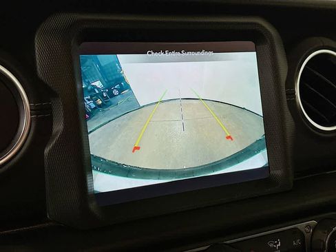 Used 2020 Jeep Wrangler Unlimited Sahara image 29