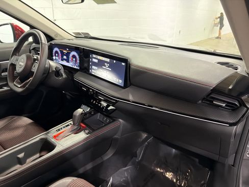 Certified 2025 Nissan Kicks SR AWD/4WD image 5
