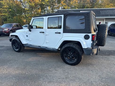Used 2012 Jeep Wrangler Unlimited Sahara image 22