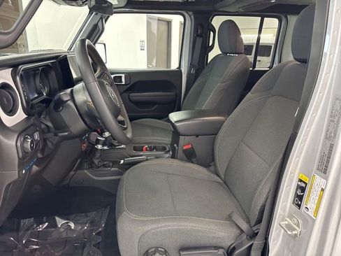 Used 2024 Jeep Wrangler Unlimited AWD/4WD image 16