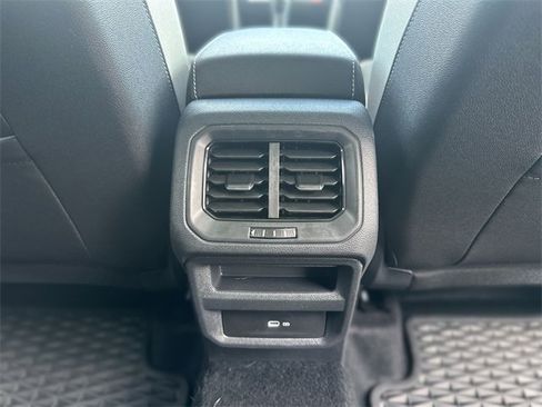 Used 2025 Volkswagen Taos SE image 24