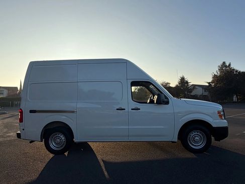 Used 2021 Nissan NV 2500 S image 14