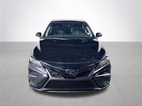 Used 2023 Toyota Camry SE image 3