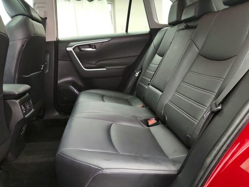 Used 2021 Toyota RAV4 XLE Premium image 30