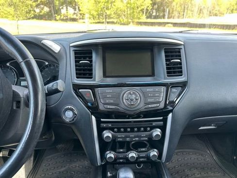 Used 2014 Nissan Pathfinder SV w/ Trailer Tow Package image 17