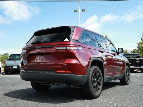 Used 2024 Jeep Grand Cherokee Altitude RWD image 6