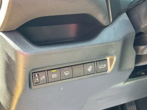 Used 2021 Toyota RAV4 XLE Premium AWD/4WD image 38