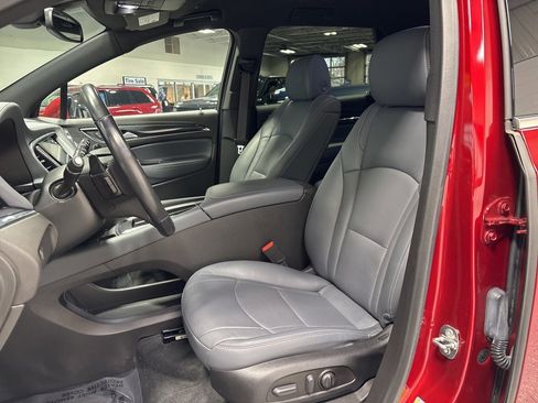 Used 2023 Buick Enclave Essence image 9