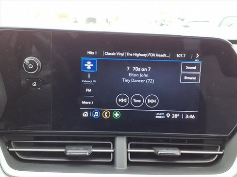 Used 2024 Chevrolet Trax RS w/ Sunroof Package image 11