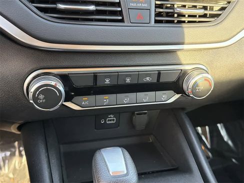 Used 2021 Nissan Altima 2.5 S w/ Driver Assist Package image 16