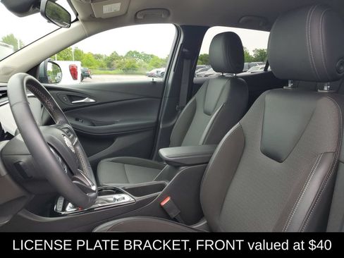 Used 2022 Buick Encore GX Preferred w/ Cold Weather Comfort Package AWD/4WD image 5