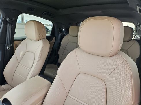 Certified 2025 Porsche Cayenne S image 6