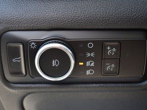 Used 2023 Ford Explorer Limited image 24