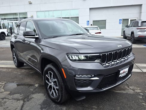 New 2025 Jeep Grand Cherokee Limited w/ Luxury Tech Group II image 6