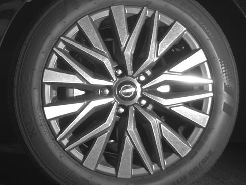 Used 2025 Nissan Altima 2.5 SV FWD image 12