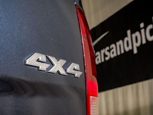 Used 2017 RAM 2500 SLT AWD/4WD image 43