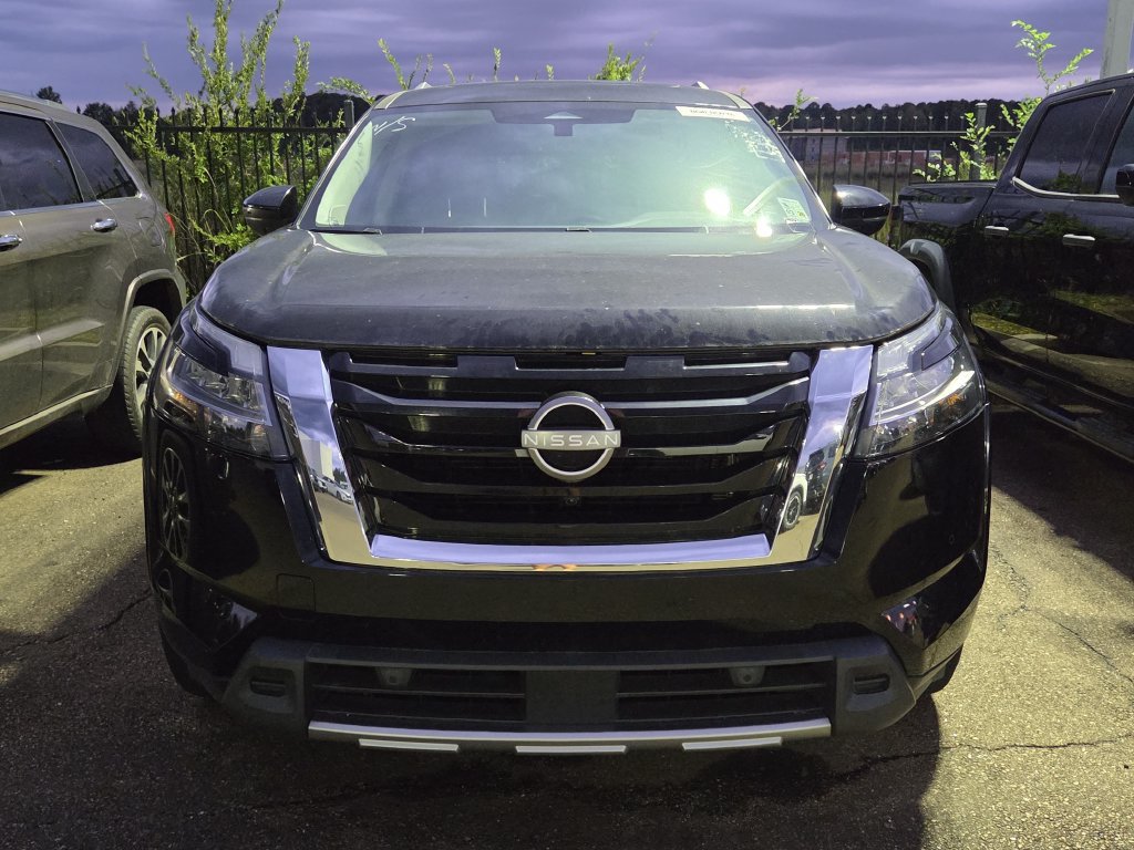 Used 2024 Nissan Pathfinder SL w/ SL Premium Package FWD image 2