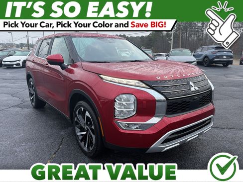 Used 2023 Mitsubishi Outlander SE image 1