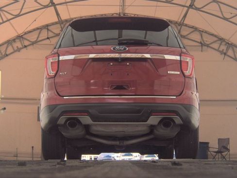 Used 2018 Ford Explorer XLT w/ Equipment Group 202A image 7