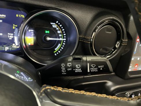 Used 2023 Jeep Wrangler Unlimited Sahara image 30