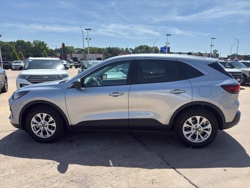 Used 2023 Ford Escape Active w/ Cold Weather Package FWD image 4