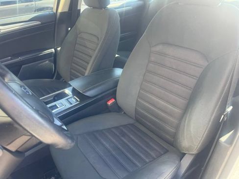 Used 2018 Ford Fusion SE FWD image 17
