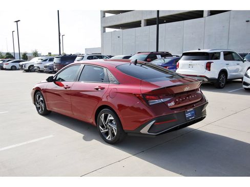 Certified 2025 Hyundai Elantra Sport FWD image 7