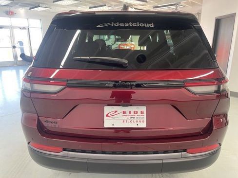 New 2026 Jeep Grand Cherokee Altitude image 7