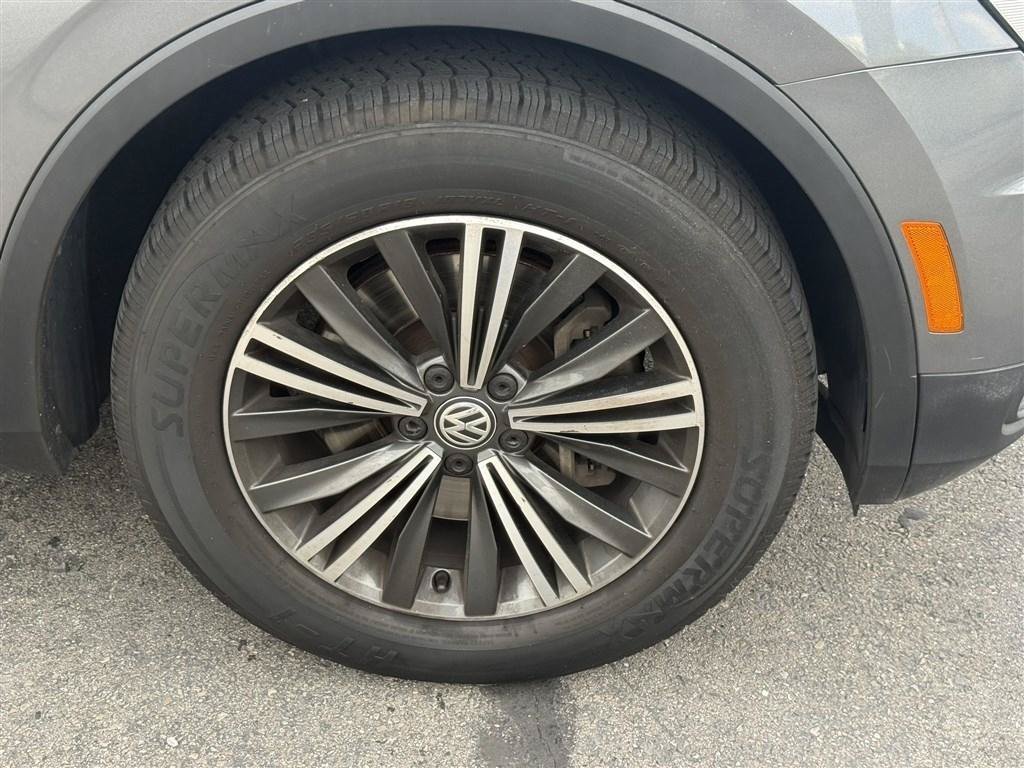 Used 2018 Volkswagen Tiguan SEL AWD/4WD image 9