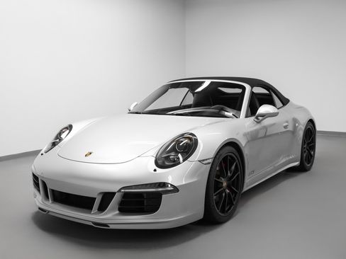 Used 2015 Porsche 911 Carrera GTS image 6
