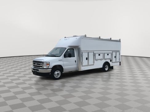 New 2027 Ford E-450 and Econoline 450 Super Duty w/ Power Equipment Group RWD image 28