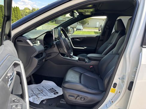 Used 2019 Toyota RAV4 XSE w/ Carpet Mat Package AWD/4WD image 13