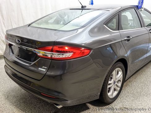 Certified 2018 Ford Fusion SE w/ Fusion SE Technology Package FWD image 7