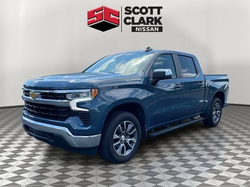 Used 2024 Chevrolet Silverado 1500 LT AWD/4WD image 3