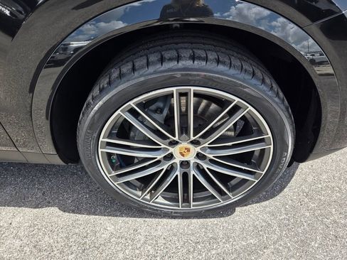 Used 2023 Porsche Cayenne S Platinum AWD/4WD image 17