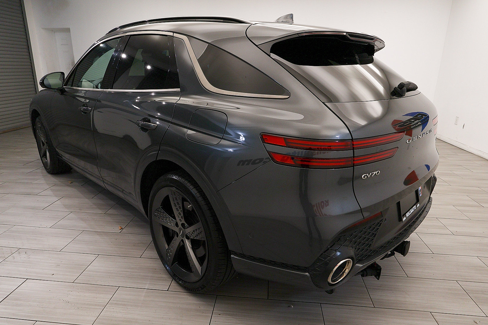Used 2023 Genesis GV70 2.5T w/ Sport Prestige Package AWD/4WD image 3