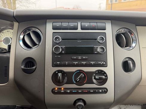 Used 2013 Ford Expedition XLT image 32