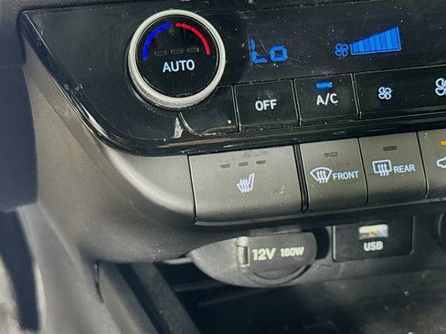 Used 2023 Hyundai Elantra Limited FWD image 18