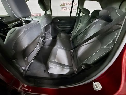 Used 2023 Jeep Grand Cherokee Laredo w/ Luxury Tech Group I image 27