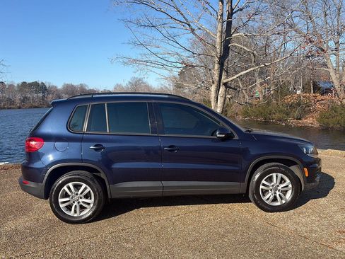 Used 2016 Volkswagen Tiguan S image 3