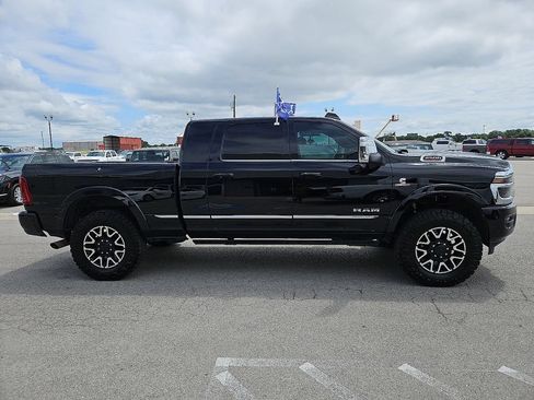 Used 2025 RAM 2500 Limited AWD/4WD image 9
