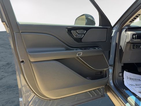 New 2026 Lincoln Aviator AWD image 12