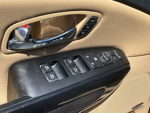 Used 2016 Kia Sedona SX FWD image 29