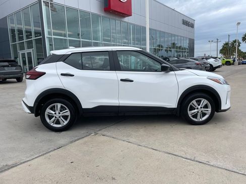 Used 2024 Nissan Kicks S image 2