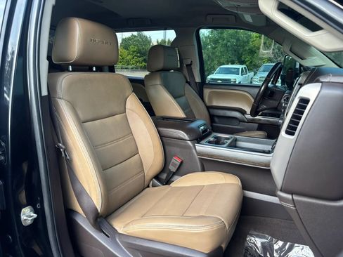 Used 2019 GMC Sierra 3500 Denali w/ Duramax Plus Package AWD/4WD image 27